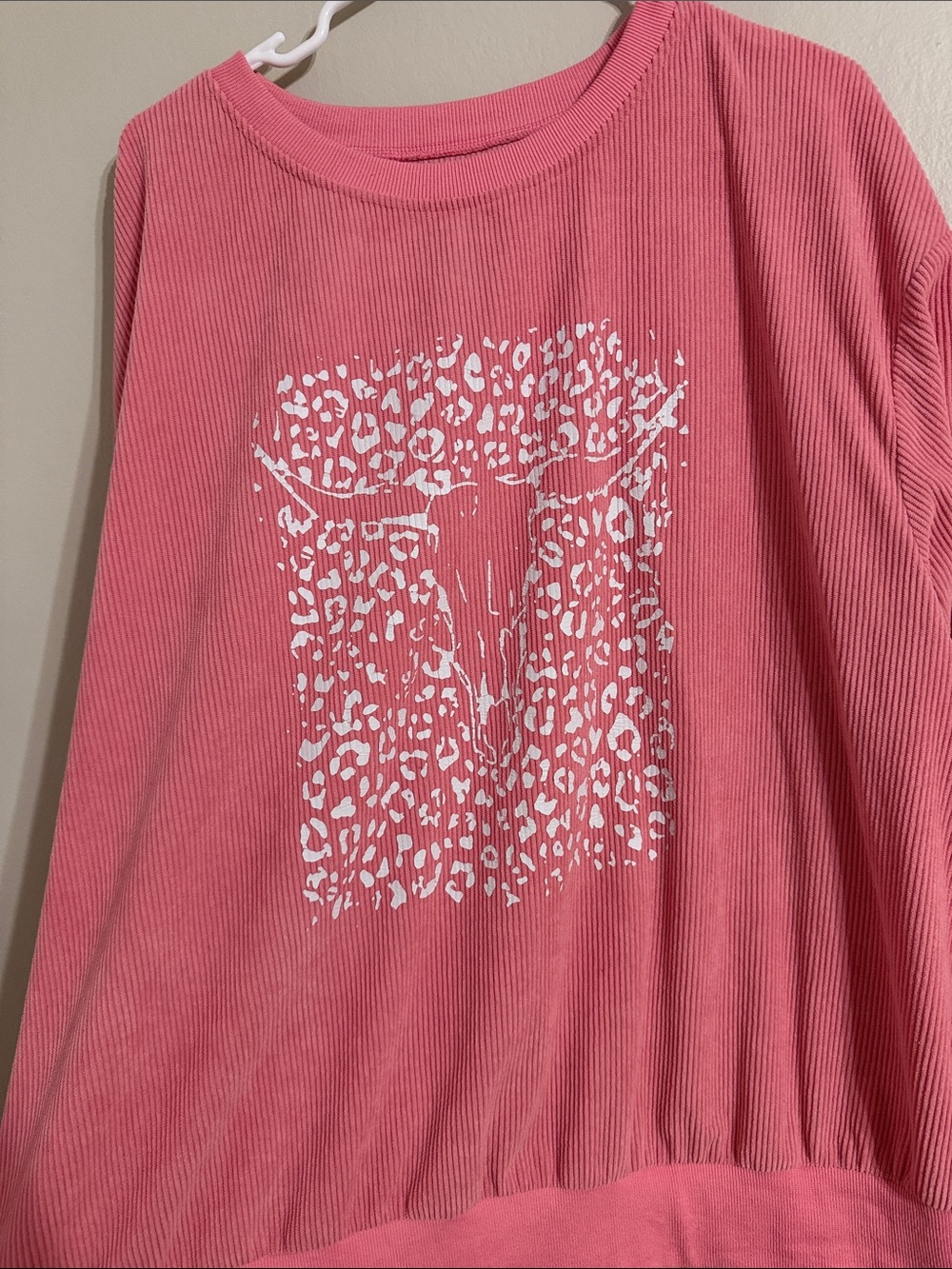 SHEIN Pink Ribbed Long Sleeve Sweatshirt with White Leopard Bull Graphic